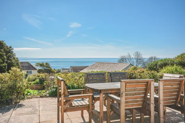 Fleur, Charmouth