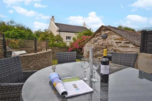 Hideaway, Harbertonford