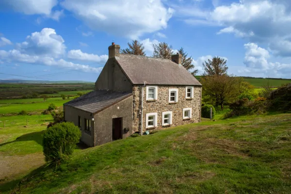 Garnllys Farmhouse, Fishguard