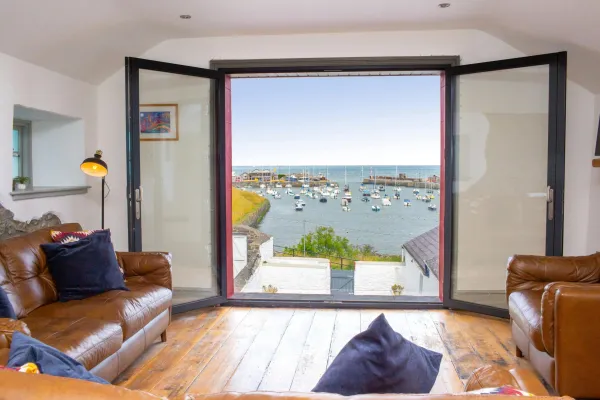 Island House, Aberaeron