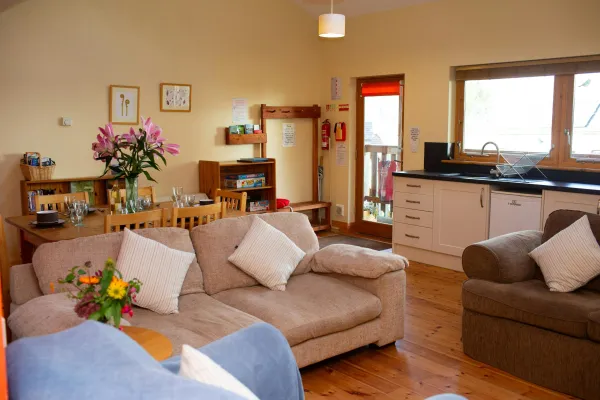Robin's Perch Eco Lodge Apartment, Lampeter